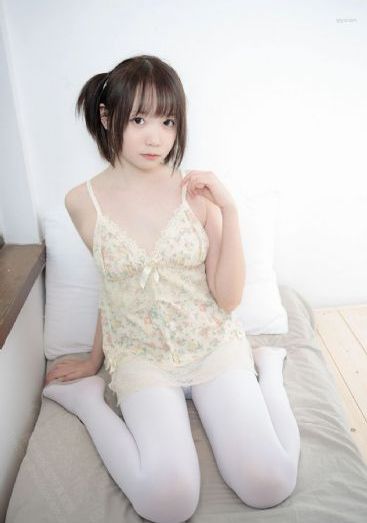 二攻一受4p嗯啊巨肉寝室视频
